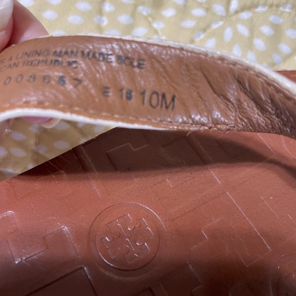 EUC TORY BURCH Thora Sandal Bone Leather Goldtone Logo - Picture 9 of 12